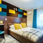 Orla 6 Hostel *