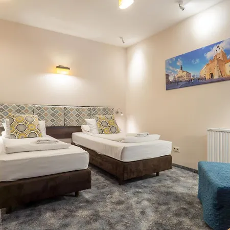 Noclegi Orla 6 Hostel