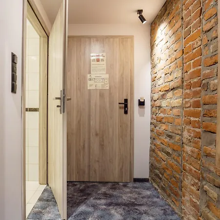 Hostel Noclegi Orla 6 *