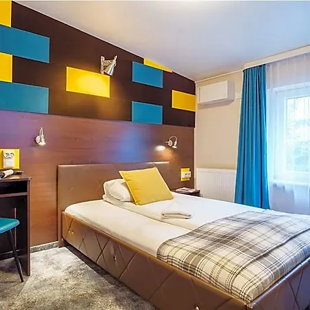 Hostel Orla 6 *