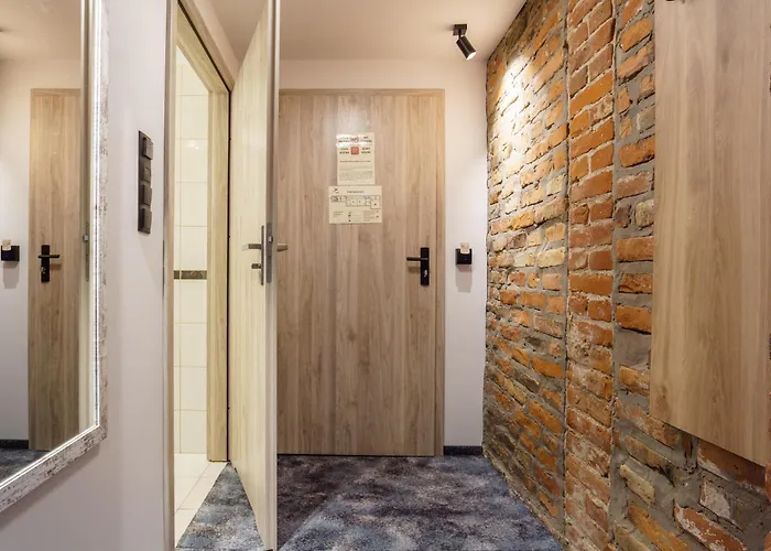 Hostel Noclegi Orla 6 *